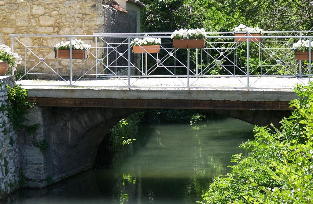 Hotel Domaine De Blanche Fleur Châteauneuf-de-Gadagne Exterior foto